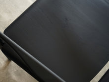 画像をギャラリービューアに読み込む, Form & Refine フォーム&リファイン アームチェア 黒 北欧デザイン ラウンジチェア 黒い椅子の座面