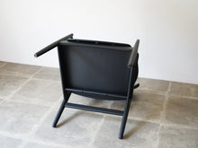 画像をギャラリービューアに読み込む, Form & Refine フォーム&リファイン アームチェア 黒 北欧デザイン ラウンジチェア 黒い椅子の裏面