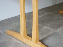 画像をギャラリービューアに読み込む, Børge Mogensen Model C18 “Shaker” Table