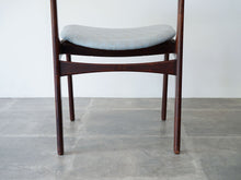 画像をギャラリービューアに読み込む, エリックバックのダイニングチェアのモデル49 北欧チェア erik buch model49 椅子の背面の足元