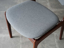 画像をギャラリービューアに読み込む, Erik Buch Model49 エリックバックのダイニングチェアの座面はグレーの布張り
