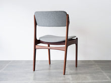 画像をギャラリービューアに読み込む, Erik Buch Model49 エリックバックのダイニングチェアの背面