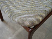 画像をギャラリービューアに読み込む, エリック・バックのダイニングチェア グレー布張り Erik Buch Model 49 Chair 北欧デザインの椅子 椅子の生地はグレーに黄色が混じっている