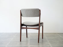画像をギャラリービューアに読み込む, エリック・バックのダイニングチェア グレー布張り Erik Buch Model 49 Chair 北欧デザインの椅子 椅子の背面