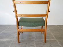 画像をギャラリービューアに読み込む, Danish Design Oak Armchair Illums Bolighus Kjellerup Vaeveri デンマークデザイン オーク材 ウール張り アームチェアの背面
