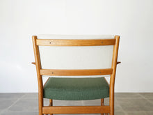画像をギャラリービューアに読み込む, Danish Design Oak Armchair Illums Bolighus Kjellerup Vaeveri デンマークデザイン オーク材 ウール張り アームチェアの背面