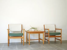 画像をギャラリービューアに読み込む, Danish Design Oak Armchair Illums Bolighus Kjellerup Vaeveri デンマークデザイン オーク材 ウール張り アームチェアとテーブル