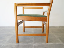 画像をギャラリービューアに読み込む, Danish Design Oak Armchair Illums Bolighus Kjellerup Vaeveri デンマークデザイン オーク材 ウール張り アームチェアの側面