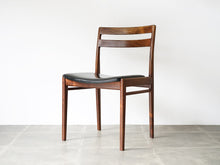画像をギャラリービューアに読み込む, ヘンリー・ロゼングレン・ハンセン ローズウッドのダイニングチェア 黒レザー張りの椅子 Henry Rosengren Hansen Model59 北欧ビンテージチェア
