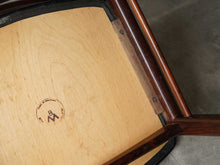 画像をギャラリービューアに読み込む, ヘンリー・ロゼングレン・ハンセン ローズウッドのダイニングチェア 黒レザー張りの椅子 Henry Rosengren Hansen Model59 北欧ビンテージチェアの裏面にスタンプと座枠のマイナスネジ