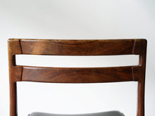画像をギャラリービューアに読み込む, ヘンリー・ロゼングレン・ハンセン ローズウッドのダイニングチェア 黒レザー張りの椅子 Henry Rosengren Hansen Model59 北欧ビンテージチェアの背もたれ背面