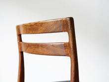 画像をギャラリービューアに読み込む, ヘンリー・ロゼングレン・ハンセン ローズウッドのダイニングチェア 黒レザー張りの椅子 Henry Rosengren Hansen Model59 北欧ビンテージチェアの背もたれ背面