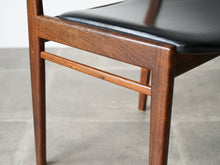 画像をギャラリービューアに読み込む, ヘンリー・ロゼングレン・ハンセン ローズウッドのダイニングチェア 黒レザー張りの椅子 Henry Rosengren Hansen Model59 北欧ビンテージチェアのフレーム
