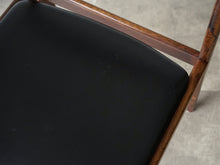 画像をギャラリービューアに読み込む, ヘンリー・ロゼングレン・ハンセン ローズウッドのダイニングチェア 黒レザー張りの椅子 Henry Rosengren Hansen Model59 北欧ビンテージチェアのレザーに傷や擦れ