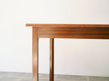 画像をギャラリービューアに読み込む, Danish cabinetmaker Desk of mahogany with three drawers