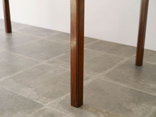 画像をギャラリービューアに読み込む, Danish cabinetmaker Desk of mahogany with three drawers