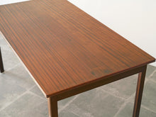 画像をギャラリービューアに読み込む, Danish cabinetmaker Desk of mahogany with three drawers