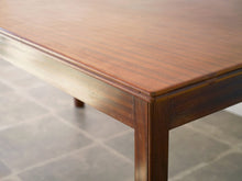 画像をギャラリービューアに読み込む, Danish cabinetmaker Desk of mahogany with three drawers