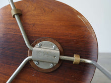 画像をギャラリービューアに読み込む, アルネ・ヤコブセンのアントチェア ローズウッドの三本脚 アントチェアの裏面 フリッツハンセンの刻印