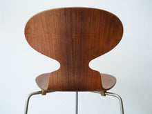 画像をギャラリービューアに読み込む, アルネ・ヤコブセンのアントチェア ローズウッドの三本脚 アントチェアの背面