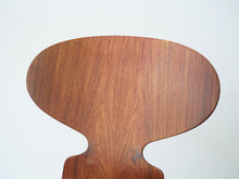 画像をギャラリービューアに読み込む, アルネ・ヤコブセンのアントチェア ローズウッドの三本脚 アントチェアの背もたれ