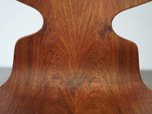 画像をギャラリービューアに読み込む, アルネ・ヤコブセンのアントチェア ローズウッドの三本脚 アントチェアのくびれにヒビ