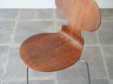 画像をギャラリービューアに読み込む, アルネ・ヤコブセンのアントチェア ローズウッドの三本脚 アントチェアの座面