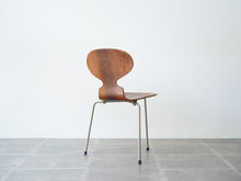 画像をギャラリービューアに読み込む, アルネ・ヤコブセンのアントチェア ローズウッドの三本脚 アントチェアの背面