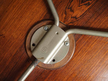 画像をギャラリービューアに読み込む, アルネヤコブセン アントチェア 3本脚 ビンテージ ローズウッド ありんこチェア Arne Jacobsen Model 3100 Ant chair ヤコブセンのダイニングチェアのうらめんFritz Hansenのマーク ビスが2個欠けている