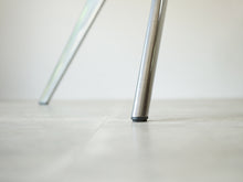 画像をギャラリービューアに読み込む, Todd Bracher Fritz Hansen T-No.1 glass tableトッド・ブレイチャー フリッツハンセン製 大きなガラステーブル 会議テーブルおしゃれ デザイナーズテーブル 10人用 スチールのフレームの脚先