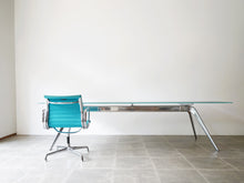 画像をギャラリービューアに読み込む, Todd Bracher Fritz Hansen T-No.1 glass tableトッド・ブレイチャー フリッツハンセン製 大きなガラステーブル 会議テーブルおしゃれ デザイナーズテーブル 10人用 イームズのオフィスチェアと合わせて