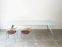 画像をギャラリービューアに読み込む, Todd Bracher Fritz Hansen T-No.1 glass tableトッド・ブレイチャー フリッツハンセン製 大きなガラステーブル 会議テーブルおしゃれ デザイナーズテーブル 10人用 ハンスJウェグナーのPP701を合わせて