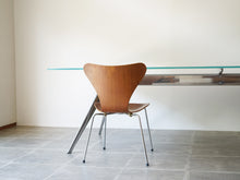 画像をギャラリービューアに読み込む, Todd Bracher Fritz Hansen T-No.1 glass tableトッド・ブレイチャー フリッツハンセン製 大きなガラステーブル 会議テーブルおしゃれ デザイナーズテーブル 10人用 アルネヤコブセンのセブンチェアを合わせて