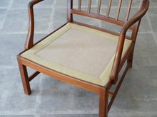 画像をギャラリービューアに読み込む, Jacob Kjær(ヤコブ・ケア)のキューバンマホガニー使用のラウンジチェアの座面下