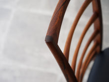 画像をギャラリービューアに読み込む, ニールスコフォード ローズウッドのダイニングチェア ハイバックチェア ヴィンテージの椅子 Niels Koefoed Lis 北欧のダイニング椅子の背もたれフレームに割れの修正跡あり