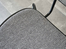 画像をギャラリービューアに読み込む, Vilhelm Lauritzen ヴィルヘルム・ラウリッツェン Vega チェア カール・ハンセン&サン製 白黒チェックのウール張り モノトーンインテリア 椅子の座面