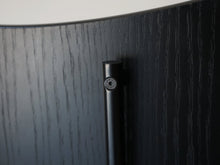 画像をギャラリービューアに読み込む, Vilhelm Lauritzen ヴィルヘルム・ラウリッツェン Vega チェア カール・ハンセン&サン製 白黒チェックのウール張り モノトーンインテリア 椅子の背もたのフレーム部分