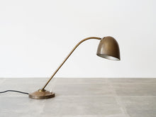 画像をギャラリービューアに読み込む, Danish design Adjustable Table lamp of brass デンマークデザインのテーブルランプ 真鍮の照明 ヴィンテージライトは傾きが変えられる