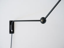 画像をギャラリービューアに読み込む, デンマークデザインの黒いウォールランプDanish design Adjustable wall lamp of black 壁付け照明 北欧ビンテージ アームの調節可能 ランプの長いアーム