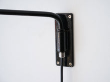 画像をギャラリービューアに読み込む, デンマークデザインの黒いウォールランプDanish design Adjustable wall lamp of black 壁付け照明 北欧ビンテージ アームの調節可能 ランプを壁に固定する部分