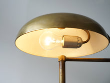画像をギャラリービューアに読み込む, 真鍮のテーブルランプ Art deco Adjustable Table Lamp of brass スタンドライトの点灯イメージ