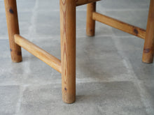 画像をギャラリービューアに読み込む, Scandinavian furniture design Solid pine chair with papercord