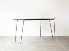 画像をギャラリービューアに読み込む, Unknown furniture design Table with brown top アニノマスデザイン 小さなダイニングテーブル アシンメトリーなデザインのテーブル 1940年代ヴィンテージ