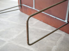 画像をギャラリービューアに読み込む, Unknown furniture design Table with brown top アニノマスデザイン 小さなダイニングテーブル アシンメトリーなデザインのテーブル 1940年代ヴィンテージ 裏面脚裏