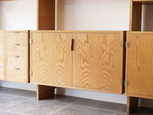 画像をギャラリービューアに読み込む, デンマーク製のウォールユニット 大きなディスプレイ棚 北欧 Danish furniture design Wall unit ウォールユニットのキャビネットの木目がナチュラル