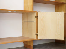 画像をギャラリービューアに読み込む, デンマーク製のウォールユニット 大きなディスプレイ棚 北欧 Danish furniture design Wall unit ウォールユニットのキャビネットの内部 棚板は高さ調整可能