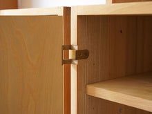 画像をギャラリービューアに読み込む, デンマーク製のウォールユニット 大きなディスプレイ棚 北欧 Danish furniture design Wall unit ウォールユニットのキャビネットの蝶番の内側