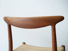 画像をギャラリービューアに読み込む, ハンスJウェグナーのダイニングチェアW2 籐タイプ Hans J. Wegner W2 Chair チークフレームのW2の背もたれ背面