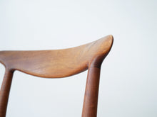 画像をギャラリービューアに読み込む, ハンスJウェグナーのダイニングチェアW2 籐タイプ Hans J. Wegner W2 Chair チークフレームのW2の背もたれの端