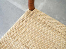 画像をギャラリービューアに読み込む, ハンスJウェグナーのダイニングチェアW2 籐タイプ Hans J. Wegner W2 Chair チークフレームのW2の座面 籐は張り替え済